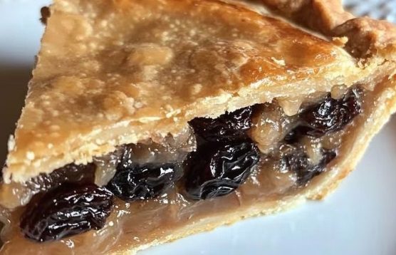 Classic Old-Fashioned Raisin Pie