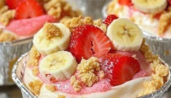 Strawberry Cheesecake–Style Banana Pudding