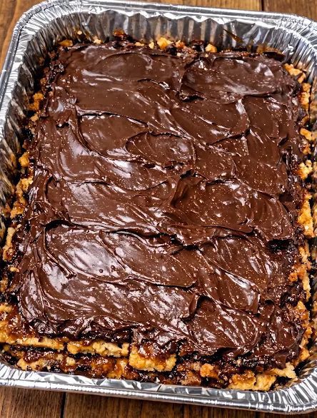 4-Ingredient Poor Man’s Saltine Toffee: The Easy Old-Fashioned Treat Everyone Loves