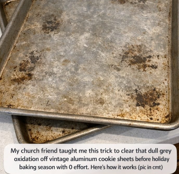 My church friend taught me this trick to clear that dull grey oxidation off vintage aluminum cookie sheets before holiday baking season with 0 effort. Here’s how it works