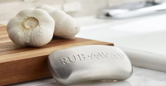 That Metal “Soap” by the Sink — The Science Behind Stainless Steel’s Odor-Removing Magic